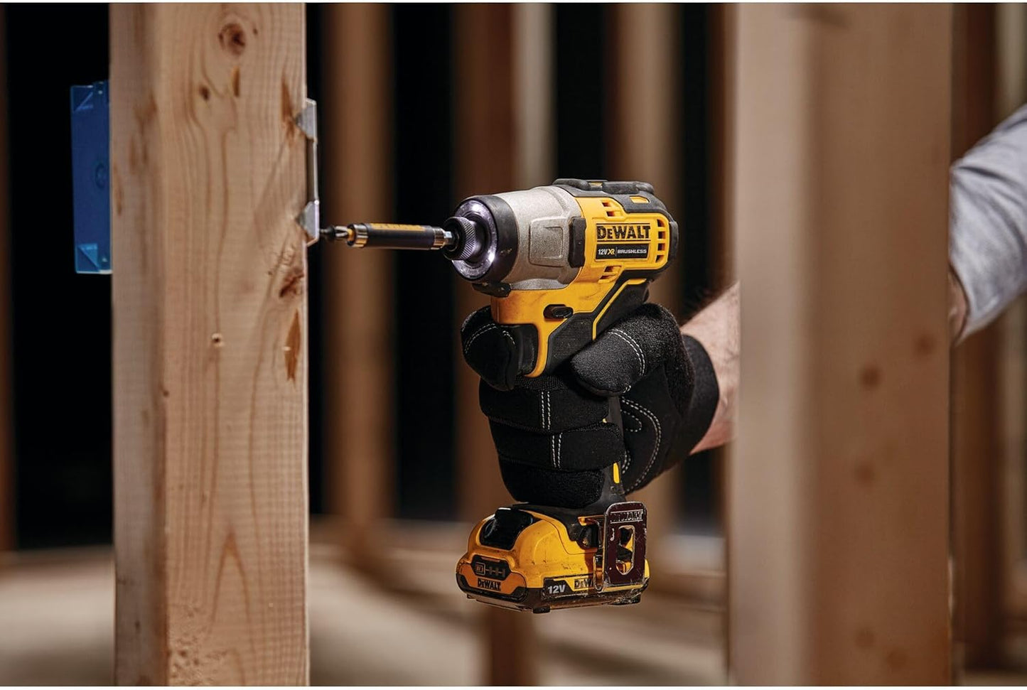 Kit Taladro + Percutor 12V DCK2110L2T‑QW